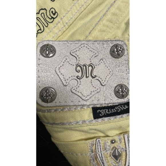 Miss Me Jeans Yellow Denim 98% Cotton Embellished Cuffed Capri Pants Inseam 20" - Picture 2 of 11